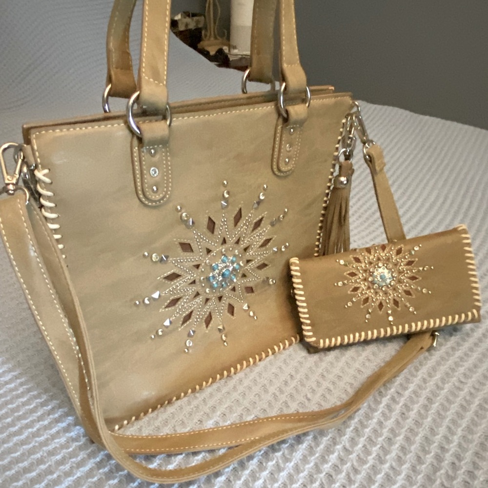 Blazin Roxx purse/wallet. Tan color. Very clean. Lightly used. Beautiful design